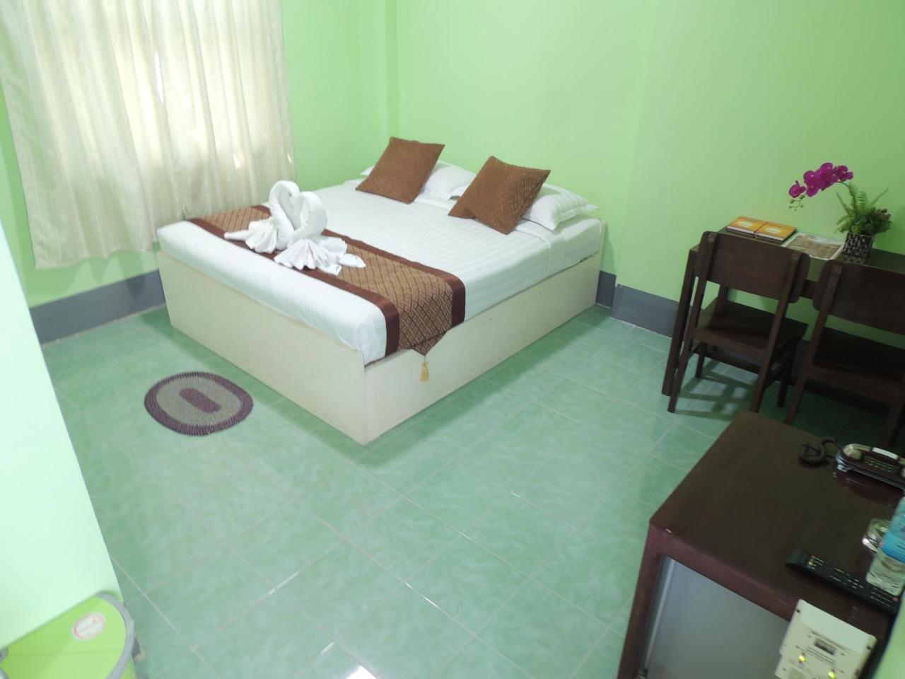 Nay Chi Lin Hotel Pathein Exterior photo